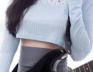 高清诱惑：Azami的AerithRedLingerie套图，快来一睹为快吧！