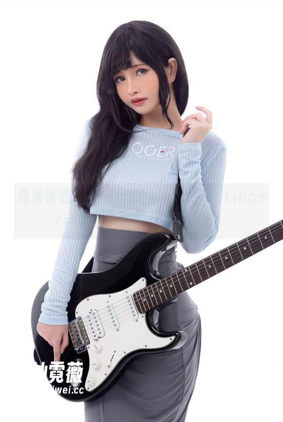 高清诱惑：Azami的AerithRedLingerie套图，快来一睹为快吧！
