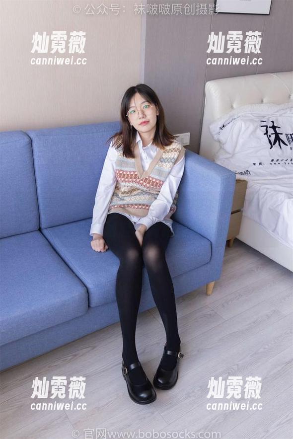 BoBoSocks袜啵啵 - 套图中的小甜豆，被自己芭蕾鞋的高跟搞到崩溃！