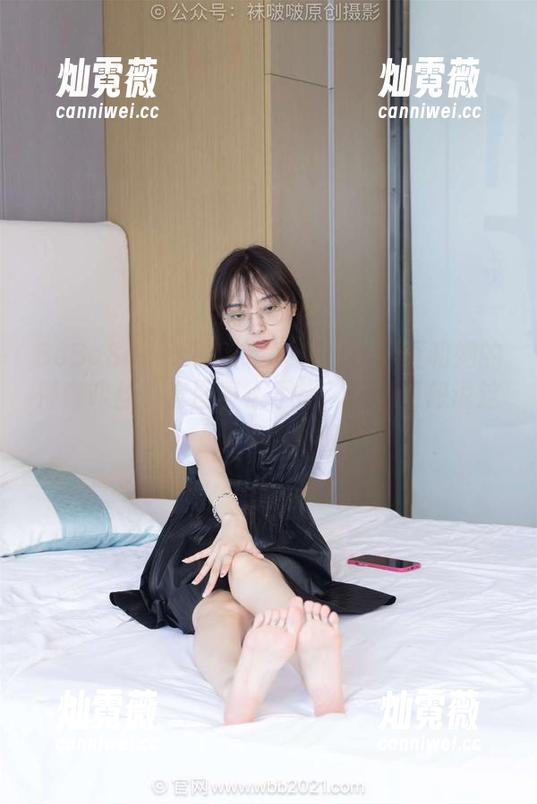 BoBoSocks袜啵啵 - 看！小甜豆和她的薄咖啡丝，套图真心不错，但我更想说这是个“认真”的资源。
