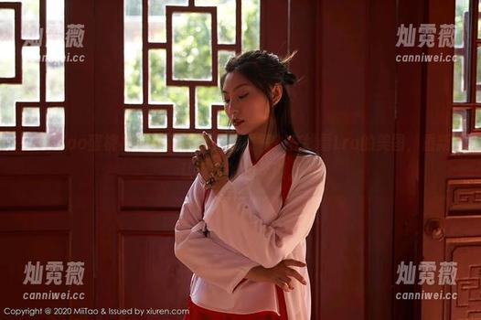 MiiTao蜜桃社 - 谁说皮衣只能霸气？在线看Lra的美图，重新认识它的温柔侧。