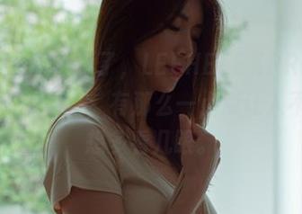 Min.E(민이)又来了，LEEHEEEXPRESS–LEBE高清写真集，有那么一点点让人不自觉地想多看几眼。
