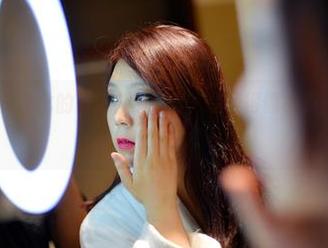 PANS写真 - 念念的最新白色写真，晶莹得像水滴，有种想要碰触的冲动。