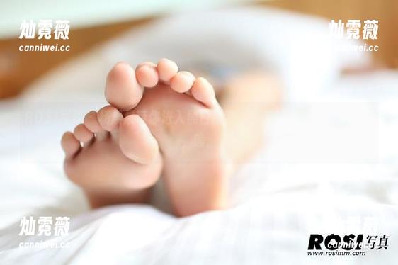 ROSI写真 - 杨晨晨带你进入黑白精选，背后的故事留下的叹息，唉。