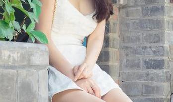 UGirls尤果网 - JK大弥补！赵伊彤送来一波清新的作品集更新，拍完怎么还有点嘴甜甜的呢？