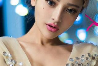 UGirls尤果网 - 黛斯羽最近晒的这组蕾丝图片，难道是为了给我们一个“透”的启示？