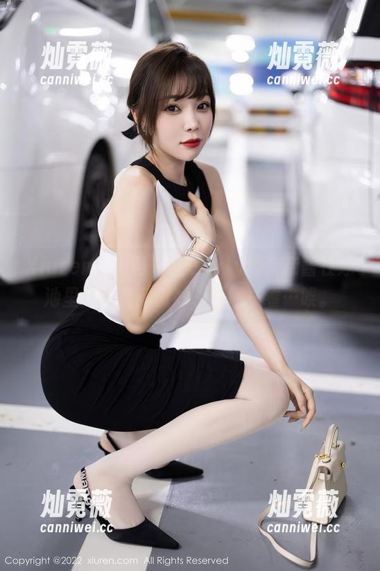 Xiuren秀人网 - 看Emily顾奈奈酱在泳池里到底是多微妙，原图一看…唉。