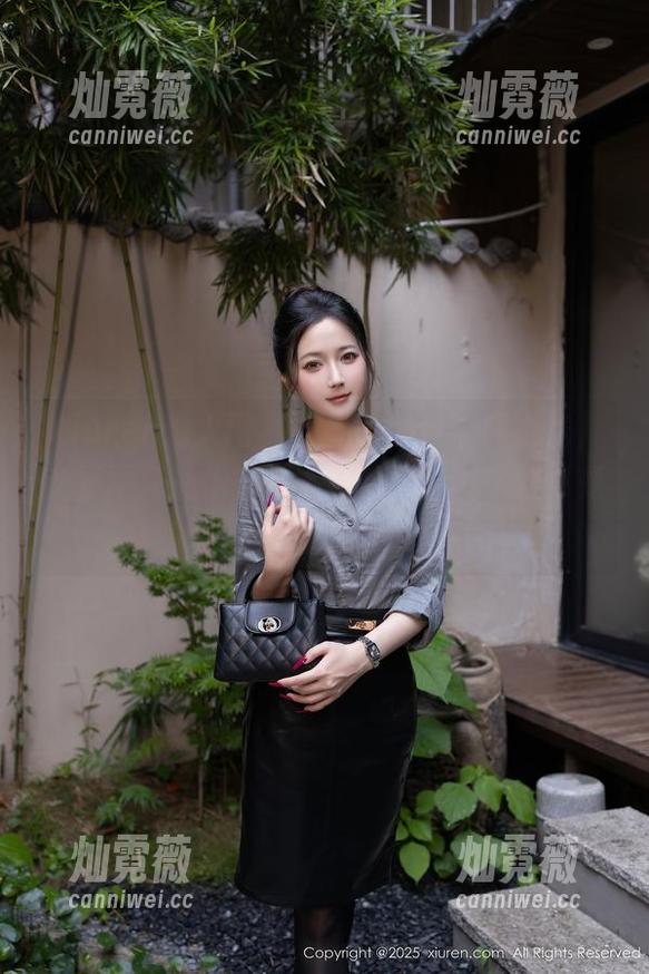 Xiuren秀人网 - 小纯子的吊带照上线，免费写真让你悄悄多看几眼，嘘，这可是机密。