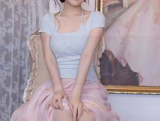 Xiuren秀人网 - 王馨瑶Yanni无圣光的吊带合集，转眼就让人红了脸