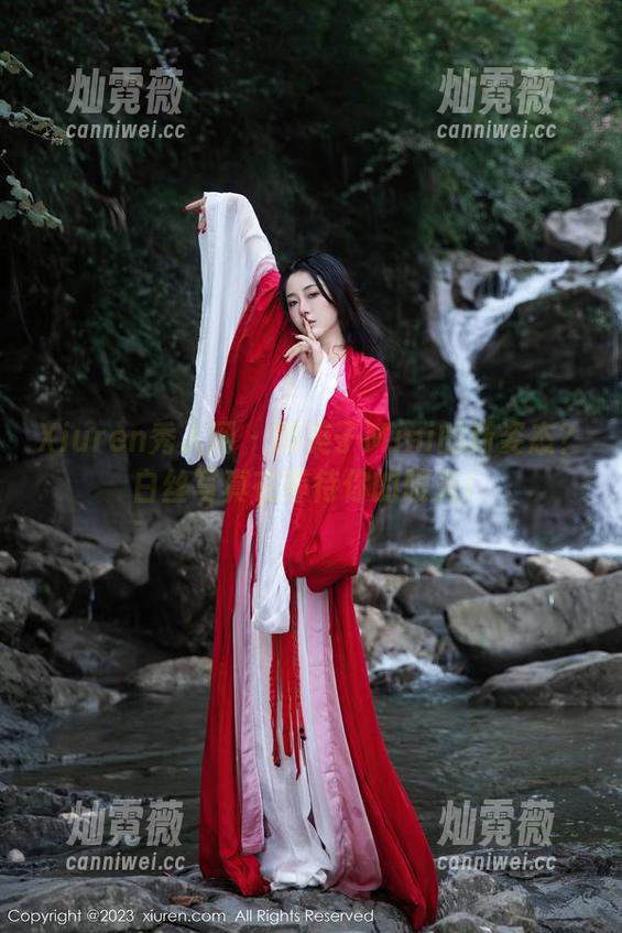 Xiuren秀人网 - 糯美子Mini的新姿态？白丝写真在等待你的眼光！