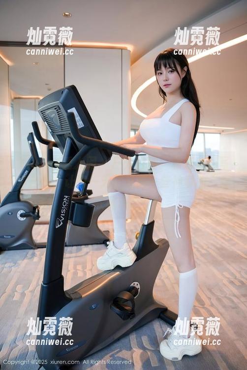 Xiuren秀人网 - 户外日历：雅茹老师写真合集，让每一天都充满一些神奇的“穿衣秘诀”！