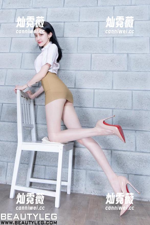 beautyleg - 在Miga的最新教室写真中，教室氛围再也没有学习的沉闷，有点小调皮。