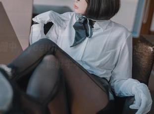 在这最新图册中，yeeun孙乐乐带你领略不一样的奶牛日常，谁说牛不会飞？