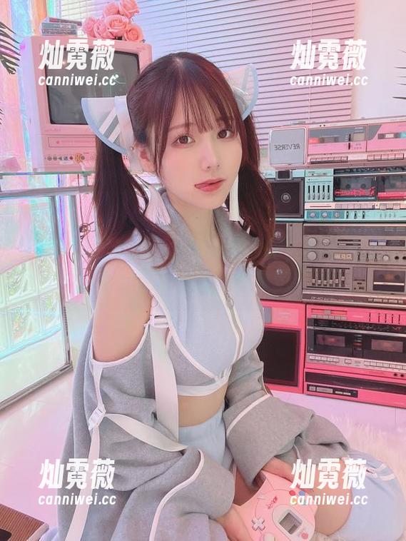 けん研(けんけん)的女友原图，画面太美我都不敢直视，真挺逗！