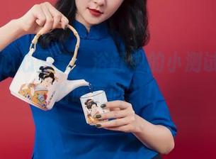 丽柜 - 心心图集：浴缸中的小测试，肚子咕咕直叫？！