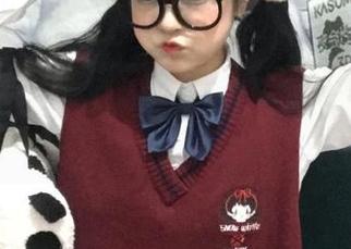看完佳佳酱ovo的姐姐作品集，我差点想当她的弟弟