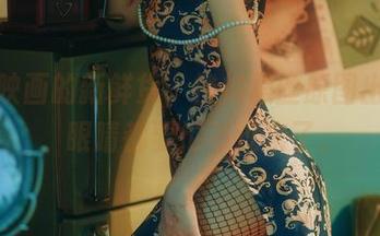 兔玩映画的新鲜货，楼梯黑丝原图出来了，眼睛都要忙不过来了。