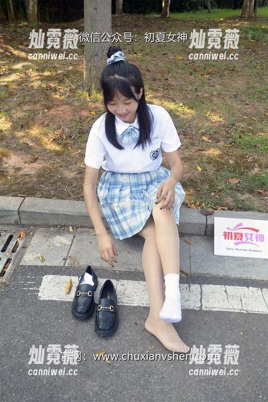 初夏女神 - 安妮泳衣图包，谁能抵挡得住这张亲和力与性感并存的诱惑？快去下载吧！