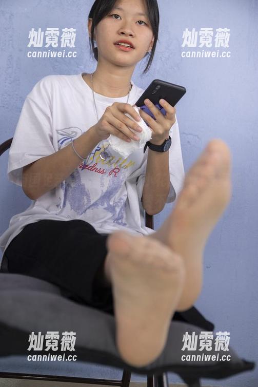 南国足艺 - 新鲜出炉，小花的免费写真秀脚挠脚心，点赞不谢！