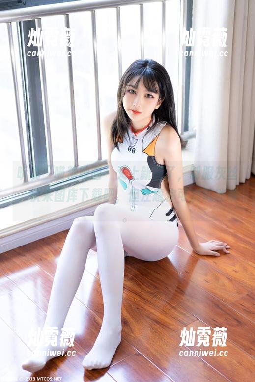 听说“喵糖映画”又上新图了，制服灰丝，快来图库下载吧，但注意你可别沉迷哦。