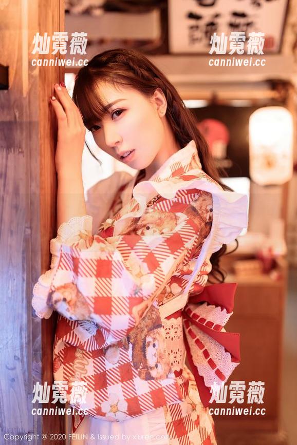嗲囡囡 - Emily尹菲的私房暗语：穿越蕾丝的边界，随意而迷离的图片。