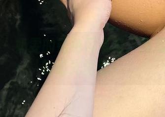 微密圈 - 奶雯的银色吊带裙：高清图册里的时光隧道！