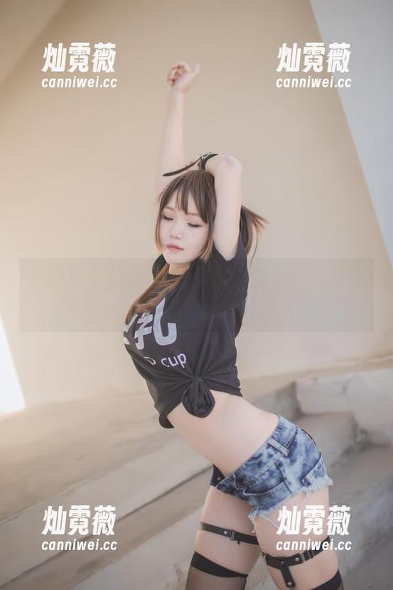 闲逛宅夏yoko的写真集，红裙和你约会！