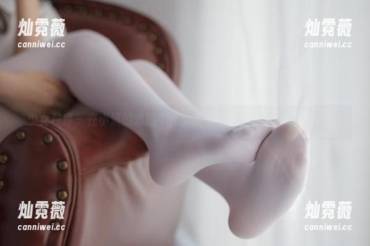 少女秩序 - 在小满的套图中，女友说：“给我来个正脸吧！”