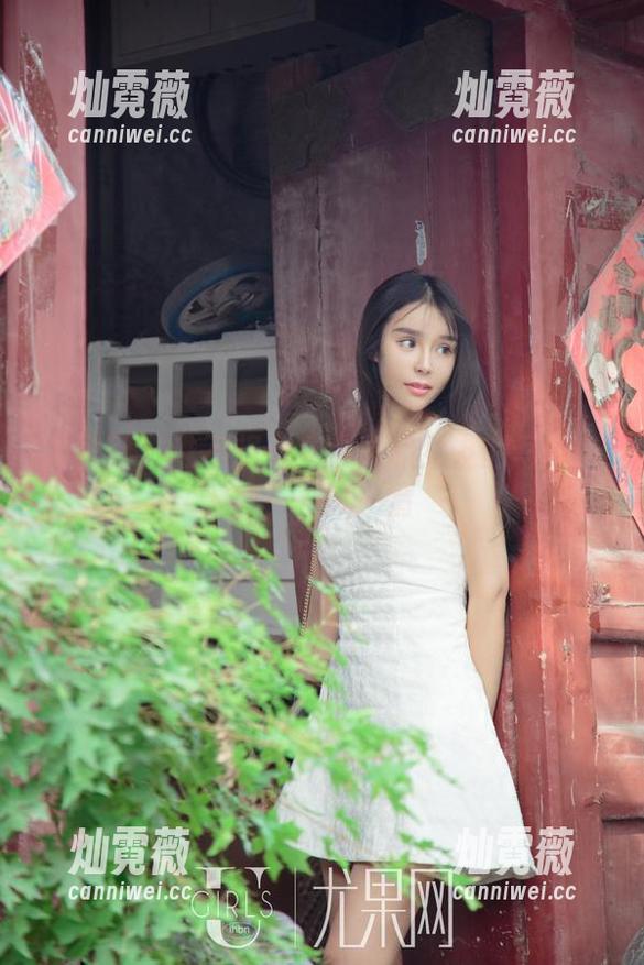 尤果网-艾小青 尤果网 - 谁不想看艾小青和女友的写真合集,一影一情