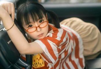看幼水铃衣美足合集，简直让人想说‘佩服佩服’！