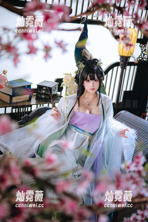 日奈娇的禁忌修女原图，冰冷视线里藏着热浪！