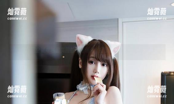 职业装与私房美图的美丽邂逅，星野咪兔的别样姿态