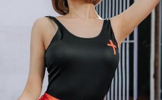 普美(bomi)的红裙：原图分享，谁不爱那抹艳丽的红呢？