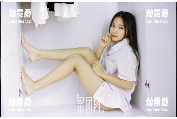果团网 - 一边看莫雅淇的瑜伽高清图包，一边想着我的下盘功夫…咋还练不出来呢？