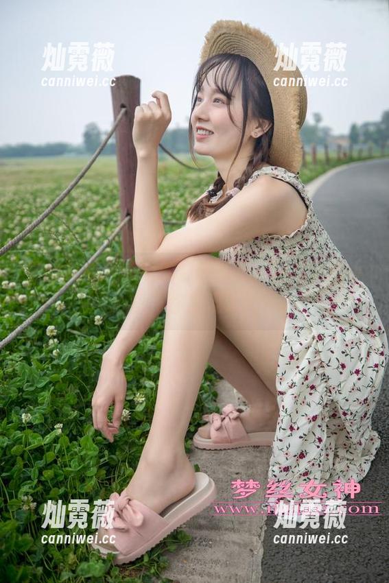 梦丝女神 - 晓晓的最新图包，网袜里的小心机，你发现了吗？
