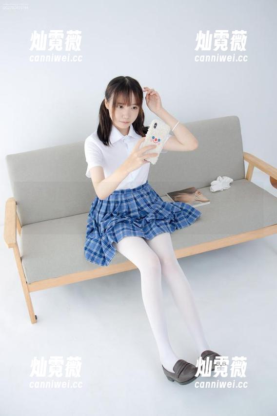 森萝财团 - 吸吸来了：好想在教室里偷看肉丝“绫”JK制服的原图啊！