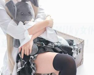 森萝财团 - 翻看小奶糕Milky女仆图集，这真的不像在家里做家务！