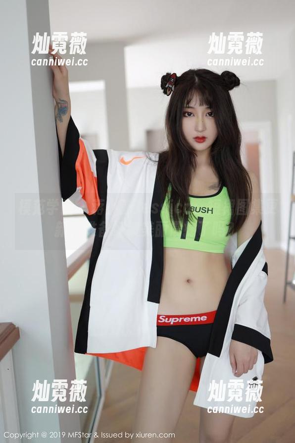 模范学院 - 蒋小静Jessica：短裙图集更新，准备好被美丽震撼了吗？