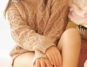 猫九酱的刀舞写真，仿佛在说“我能做个铁臂阿童木”！