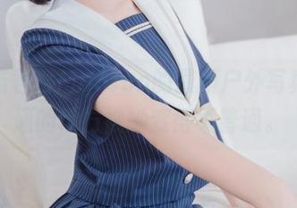 来看猫君君MaoJun的最新户外写真，普通的地方被她变得不普通。