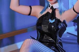 被玉汇yuuhui的套装写真洗脑了，脑海中全是壁纸图案的少女心…
