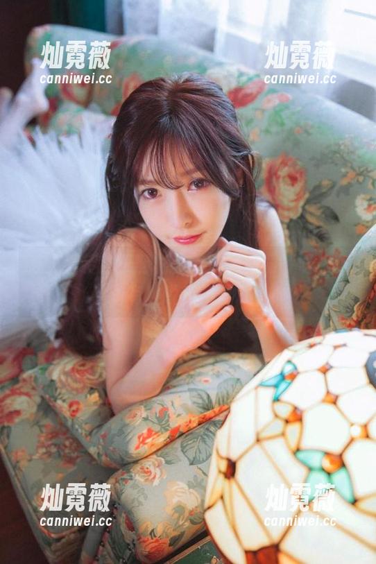 制服着装的王羽杉，无圣光如同呼吸，作品里有种说不出的...嗯？