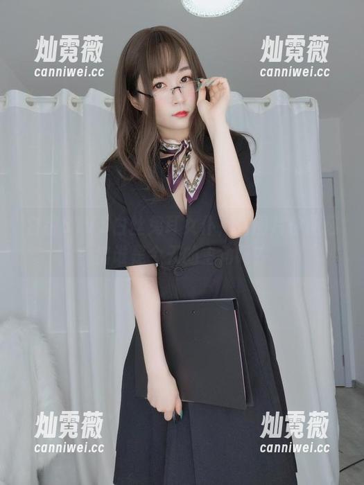 白银81VS白丝兔耳女仆，看图片你能选出谁是今天的主角吗？