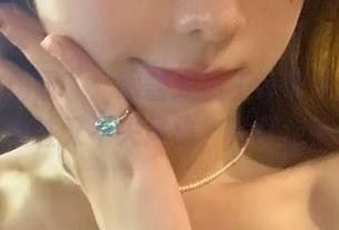 “水中精灵”：眼酱大魔王w带来泳装套图，随性又不失风格，下载走起吧！