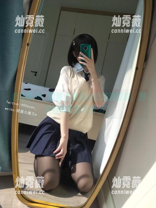 眼酱大魔王w 走路带风!眼酱大魔王w的美脚写真,图片好像在暗示什么?