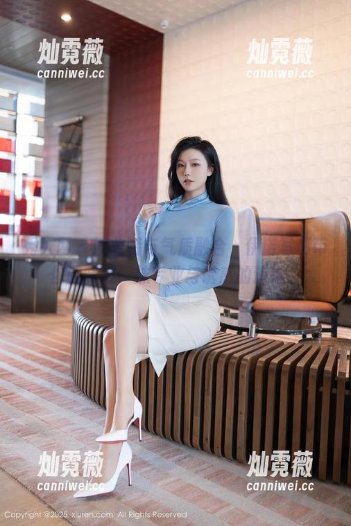 秀人网-伊诺 秀人网 - 职业装与气质融合,伊诺写真带你回味那一抹专业与诱惑的边缘。
