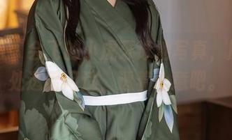 秀人网 - 会飞的小虎牙泳池写真，原图处处透着闲适，透着心意吧。