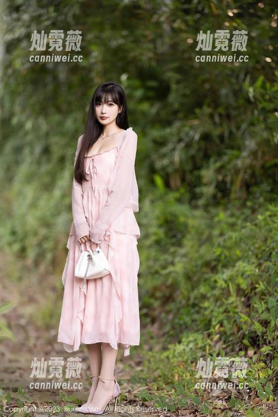 秀人网 - 无圣光海滩日，刘婷婷的写真在线求生存，不怕风沙也不怕鱼！