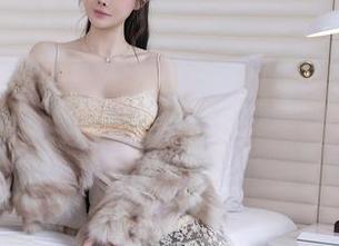 秀人网 - 娜露甜心全集，那些简单的姿势尽显微妙的反差。
