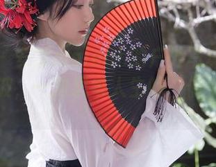 秀人网 - 安然maleah的户外写真：一边四处奔波，一边思考人生的‘偶尔之沫’。